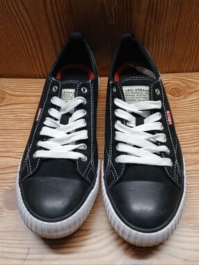 Levi's Black Low-Top Canvas Sneakers with White Laces